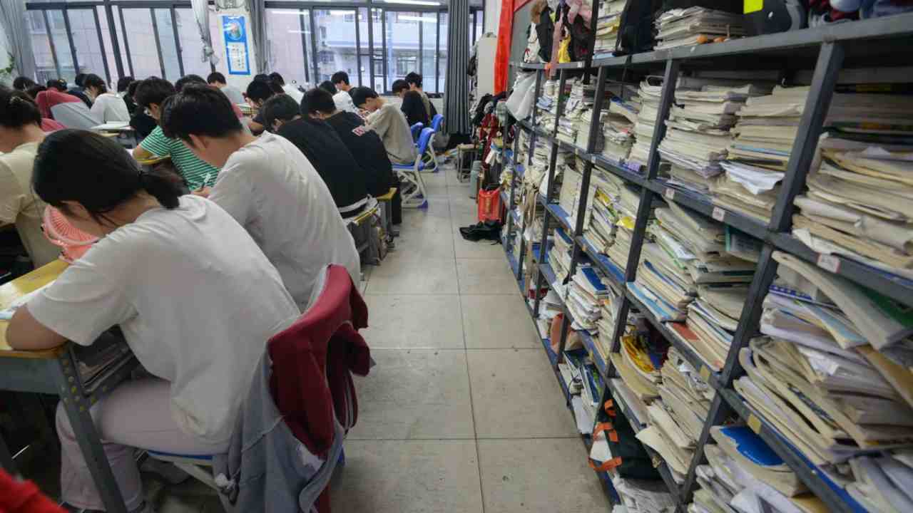 Çin, Sınavlarda Kopya Çekilmesin Diye Yapay Zekâ Araçlarını Tüm Ülkede Geçici Olarak Kapattı