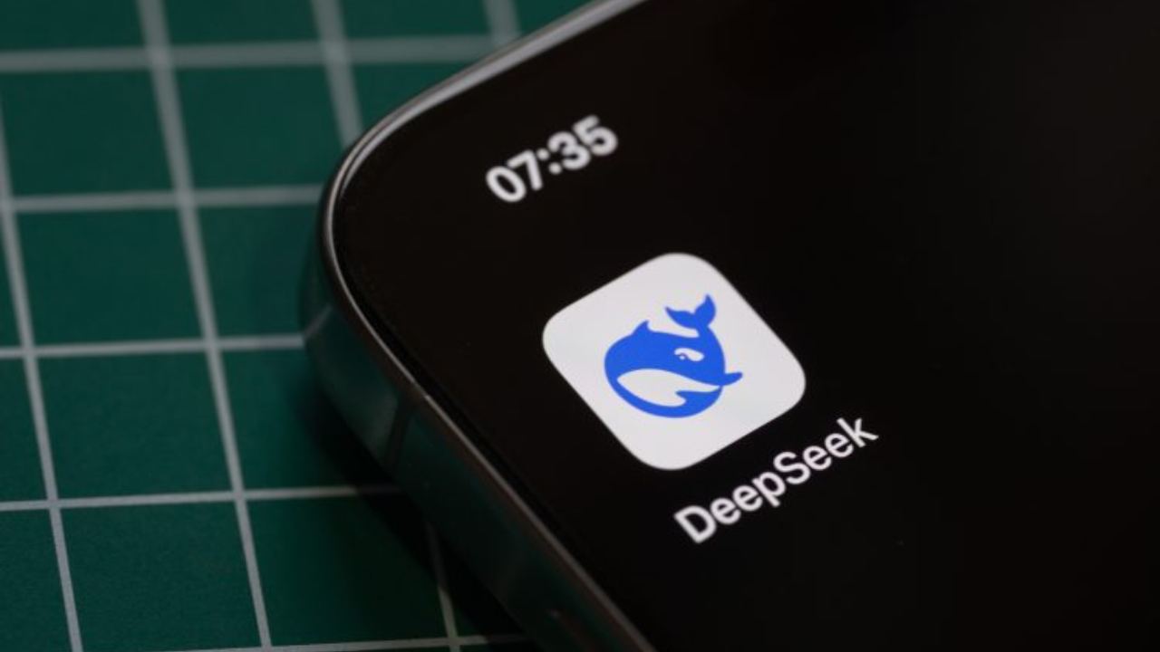 DeepSeek Her Şeyi Açık Ediyor: Artık Yapay Zekâ Tarafından Oluşturulan İçeriklere Etiket Koyacak
