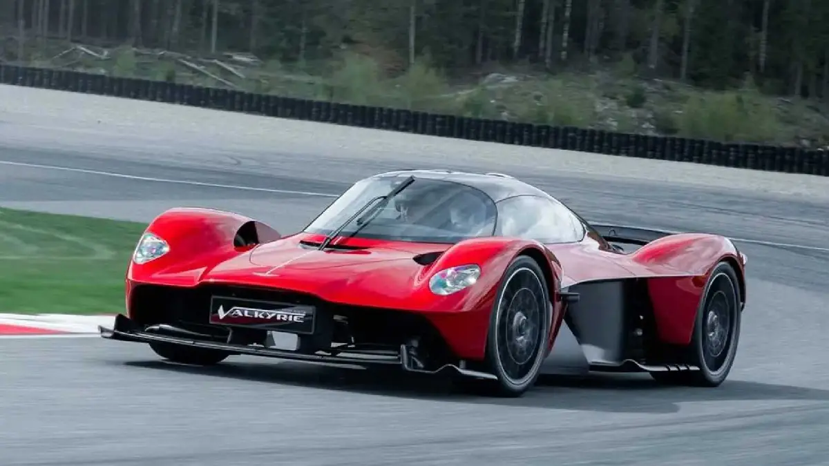 Aston Martin’in Hiper Otomobili Valkyrie, Çok İlginç Bir Nedenden Dolayı Geri Çağrılıyor: Sadece 7 Otomobili Etkileyecek!