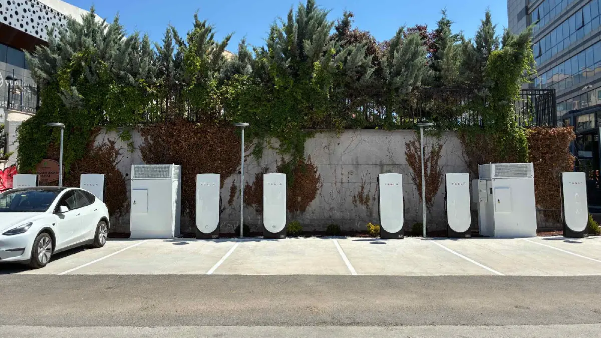 Tesla, Ankara’ya Yepyeni Bir Supercharger Kurduğunu Açıkladı
