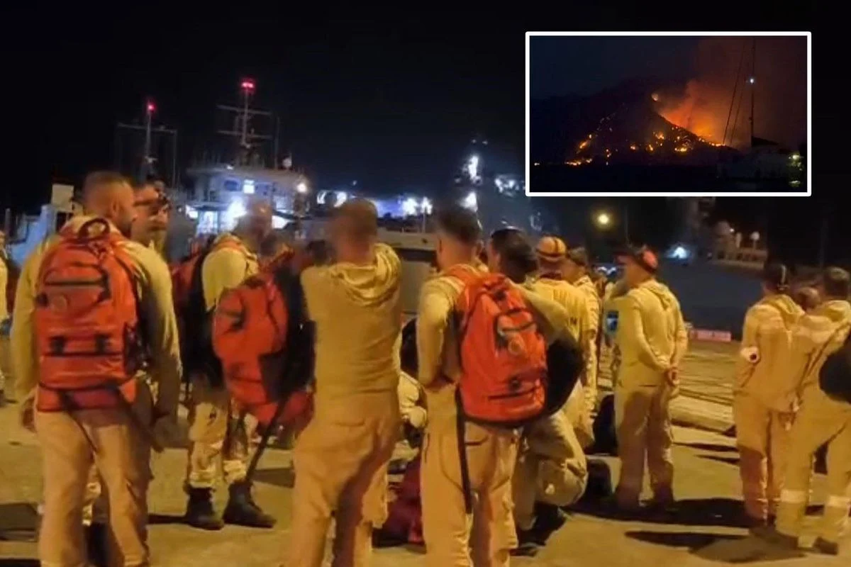 Marmariste arazözler çıkarma gemileriyle yangın bölgesine gidiyor