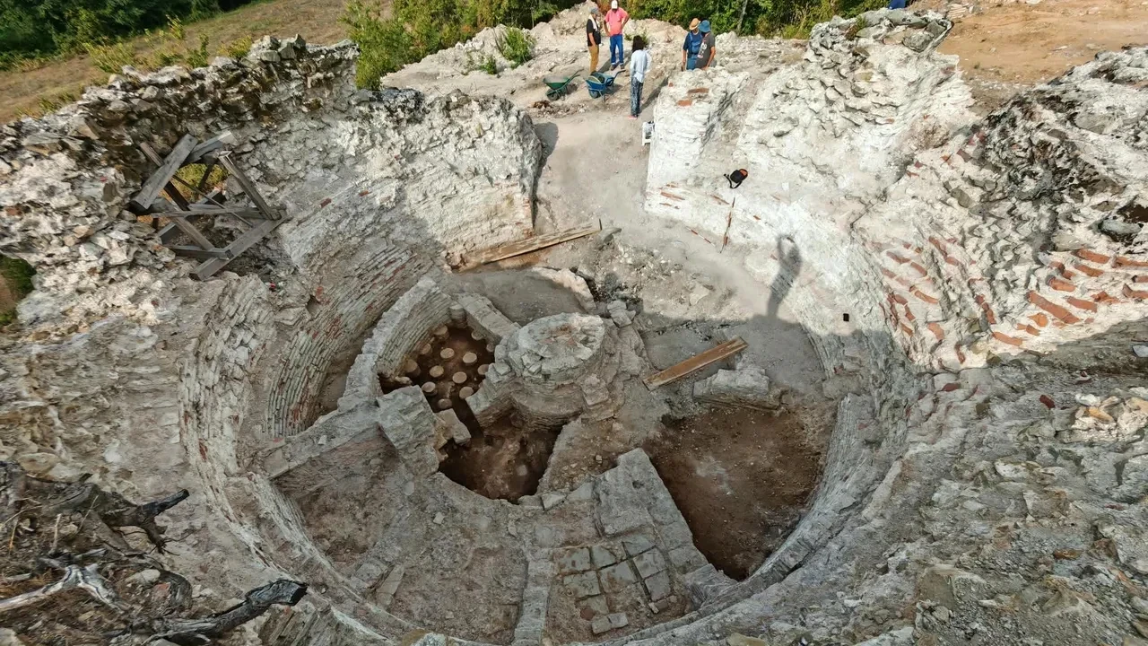Arkeologları şaşırtan keşif: Roma sarayının altından hamam çıktı