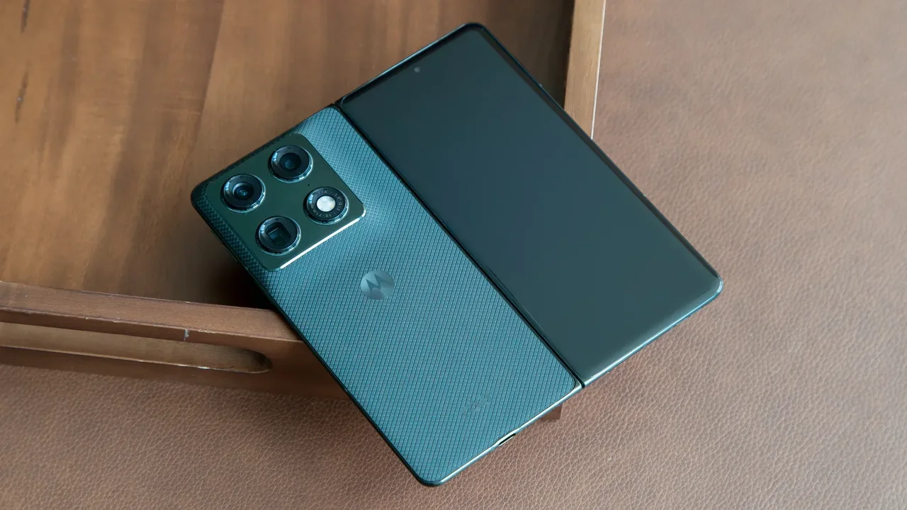 Motorola’nın Yeni Geniş Katlanabilir Telefonu Razr Flex Sızdırıldı: İşte Özellikleri