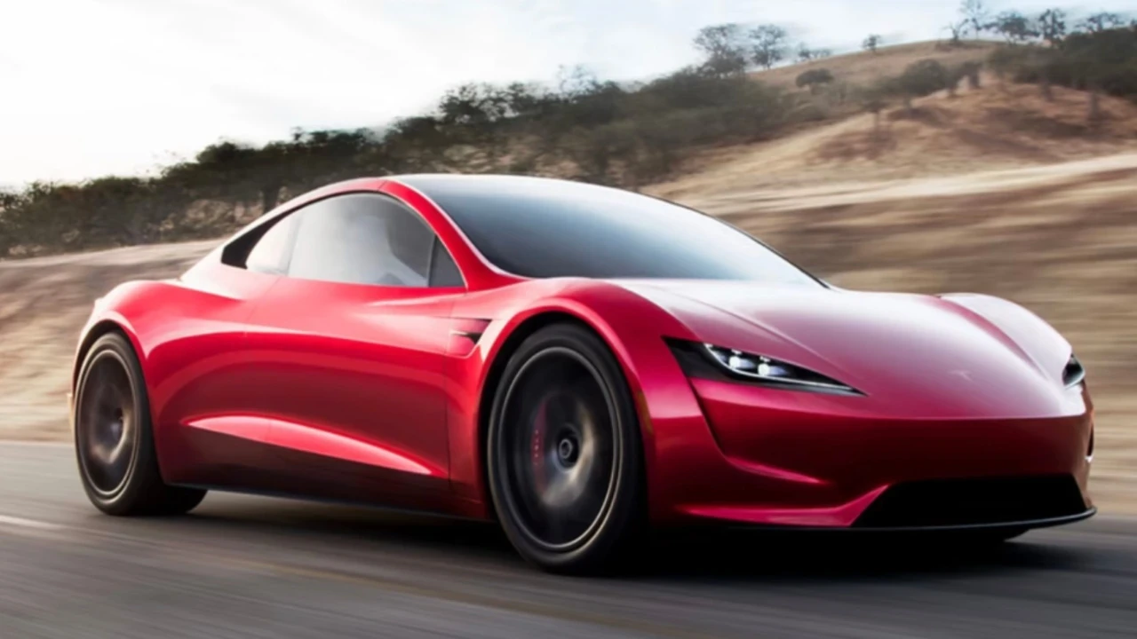 Tesla’nın 2017’de gösterdiği Roadster çöpe gitmiş olabilir: Yenisi 1 Ekim’de geliyor
