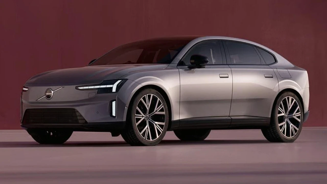Tek şarjla yaklaşık 700 km gidiyor: Volvo ES90 Türkiye fiyatı belli oldu