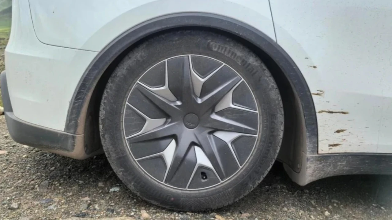 Tesla Model Y L’nin arka tarafı çöküyor: Yay değişimi bile yetmeyebilir